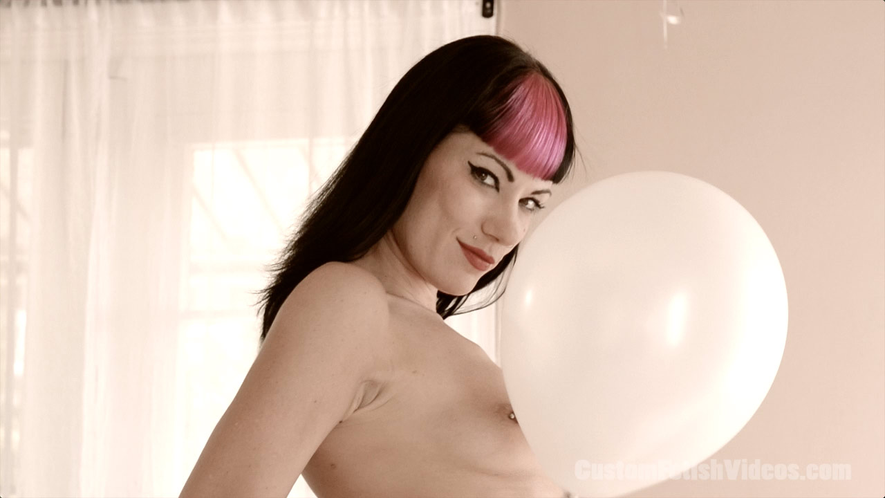 Custom Balloon Fetish Video - Goddess Gwen Plays with Balloons