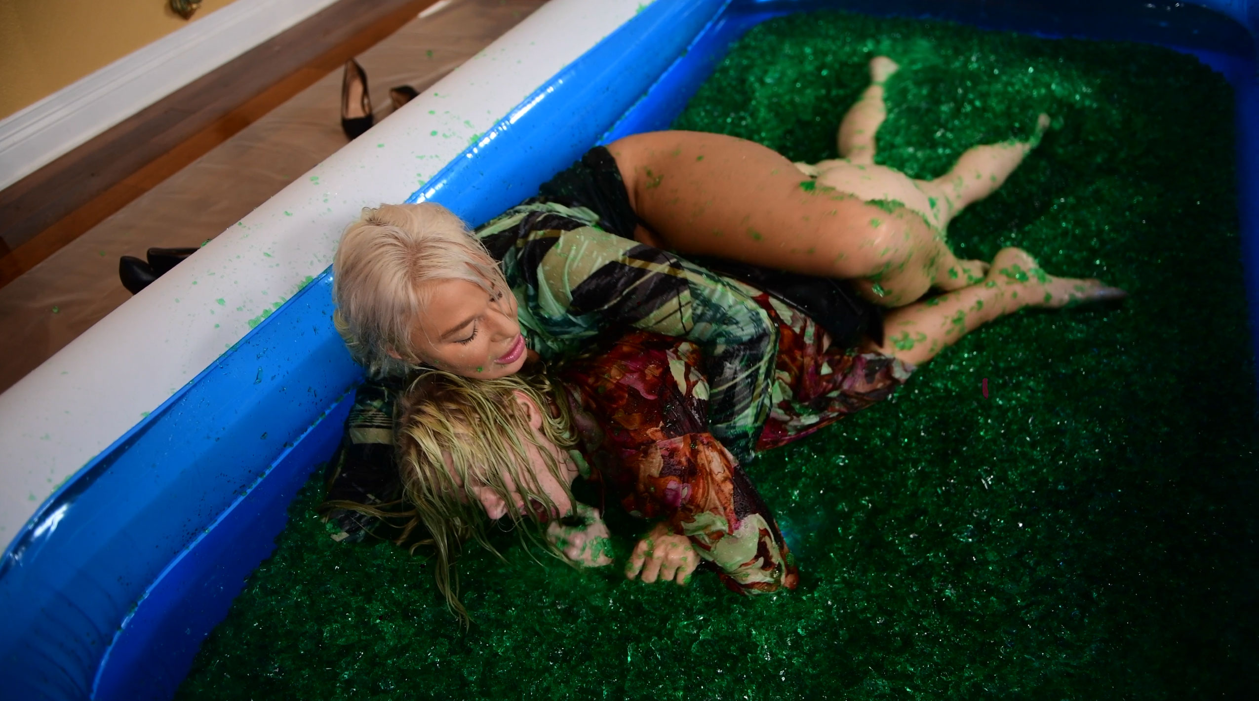 Serene Siren and London Riiver jello wrestling
